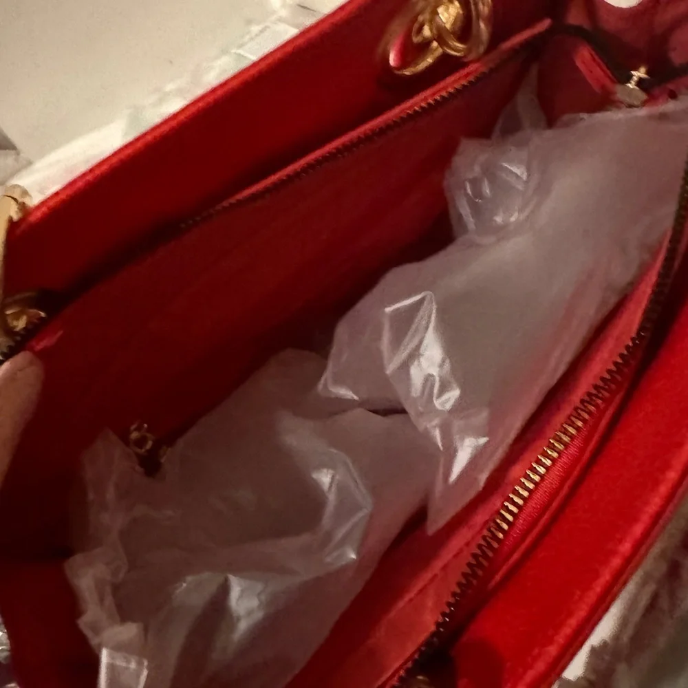 NWT Badgley Mischka Red Tote Vegan Leather Bag Gold Hardware Crossbody - Picture 7 of 8